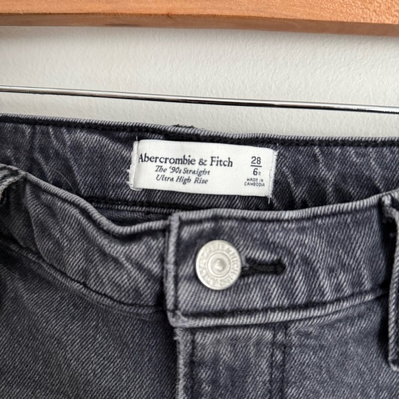 Abercrombie & Fitch The '90s Straight Ultra High Rise with split hem black - Picture 4 of 9